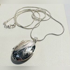 Vintage Ornate Oval Locket Pendant 925 Sterling Silver Foliate Design